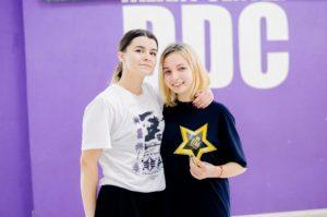 танцевать весело