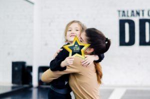 танцевать весело