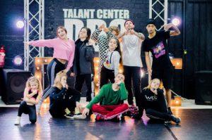 танцевать весело